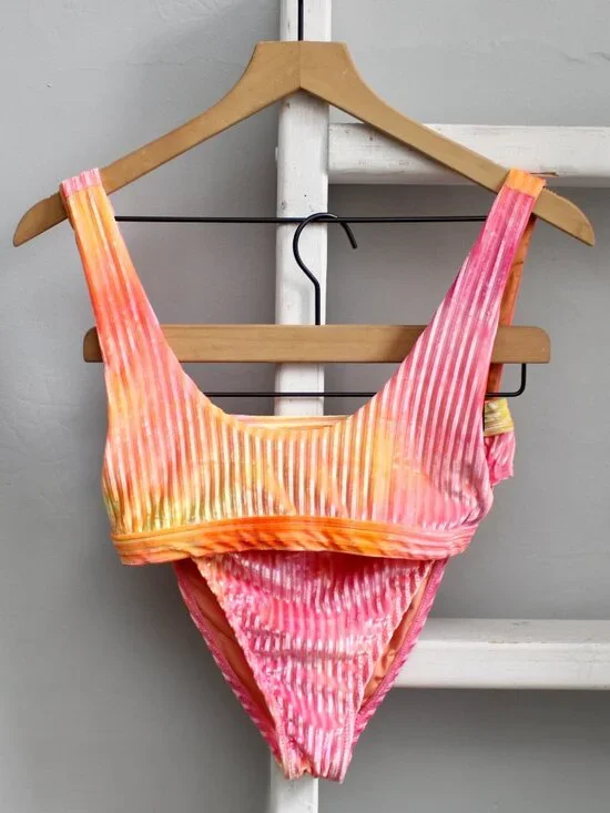 Dippin Daisys Pink Orange High-Rise Velvet Tie Dye Sunrise 2 Piece Bikini Small - Picture 2 of 15